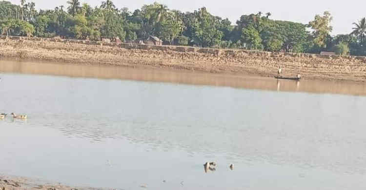 দুর্গাপুরে অর্ধগলিত অজ্ঞাত শিশুর মরদেহ উদ্ধার, পড়নে ছিল স্কুল ড্রেস