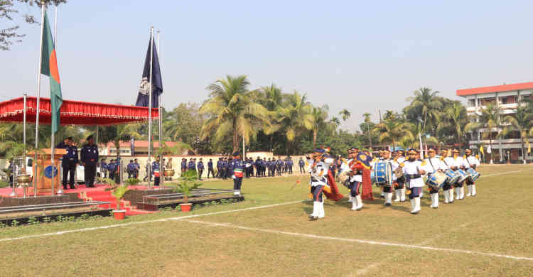 নেত্রকোণায় জেলা পুলিশের রেঞ্জ ডিআইজি'স গ্র‍্যান্ড মাস্টার প্যারেড অনুষ্ঠিত